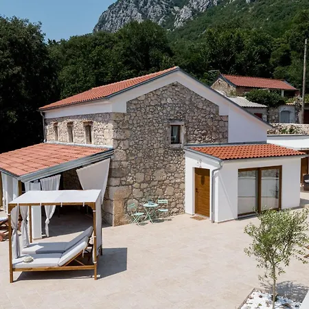 Casa Di Nika - Charmante Steinvilla Mit Beheiztem Pool By Interhome
