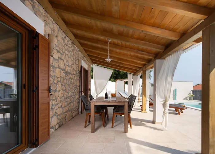 Casa Di Nika - Charmante Steinvilla Mit Beheiztem Pool By Interhome * Bribir