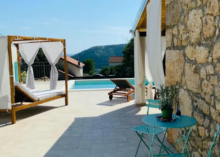 Casa Di Nika - Charmante Steinvilla Mit Beheiztem Pool By Interhome