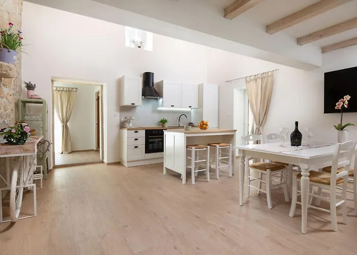 Casa Di Nika - Charmante Steinvilla Mit Beheiztem Pool By Interhome *