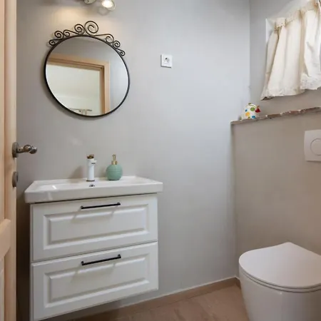 Holiday home Casa Di Nika - Charmante Steinvilla Mit Beheiztem Pool By Interhome