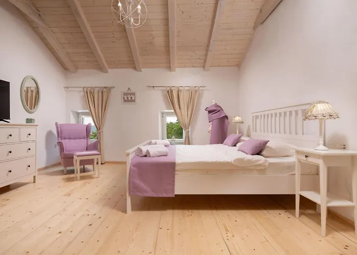 Casa Di Nika - Charmante Steinvilla Mit Beheiztem Pool By Interhome