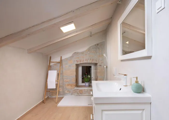 Casa Di Nika - Charmante Steinvilla Mit Beheiztem Pool By Interhome