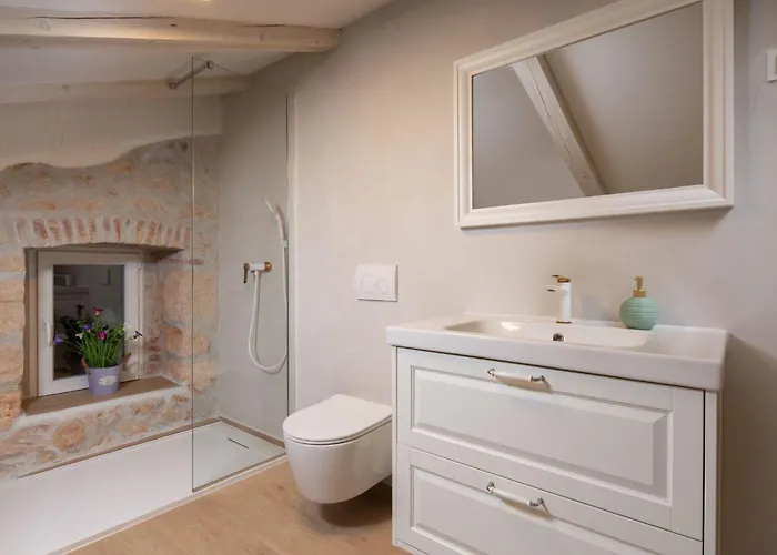 Holiday home Casa Di Nika - Charmante Steinvilla Mit Beheiztem Pool By Interhome *